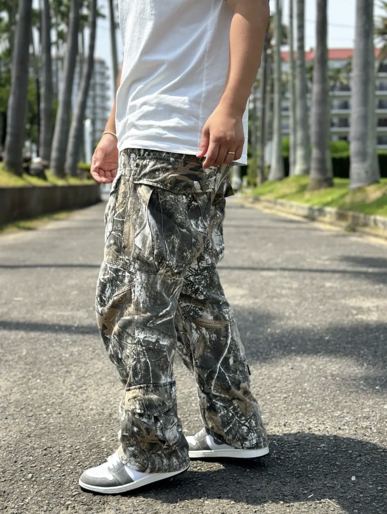 【2026最新】グレーパーカーが「パジャマ」に見える人と「オシャレ」に見える人の決定的な違い