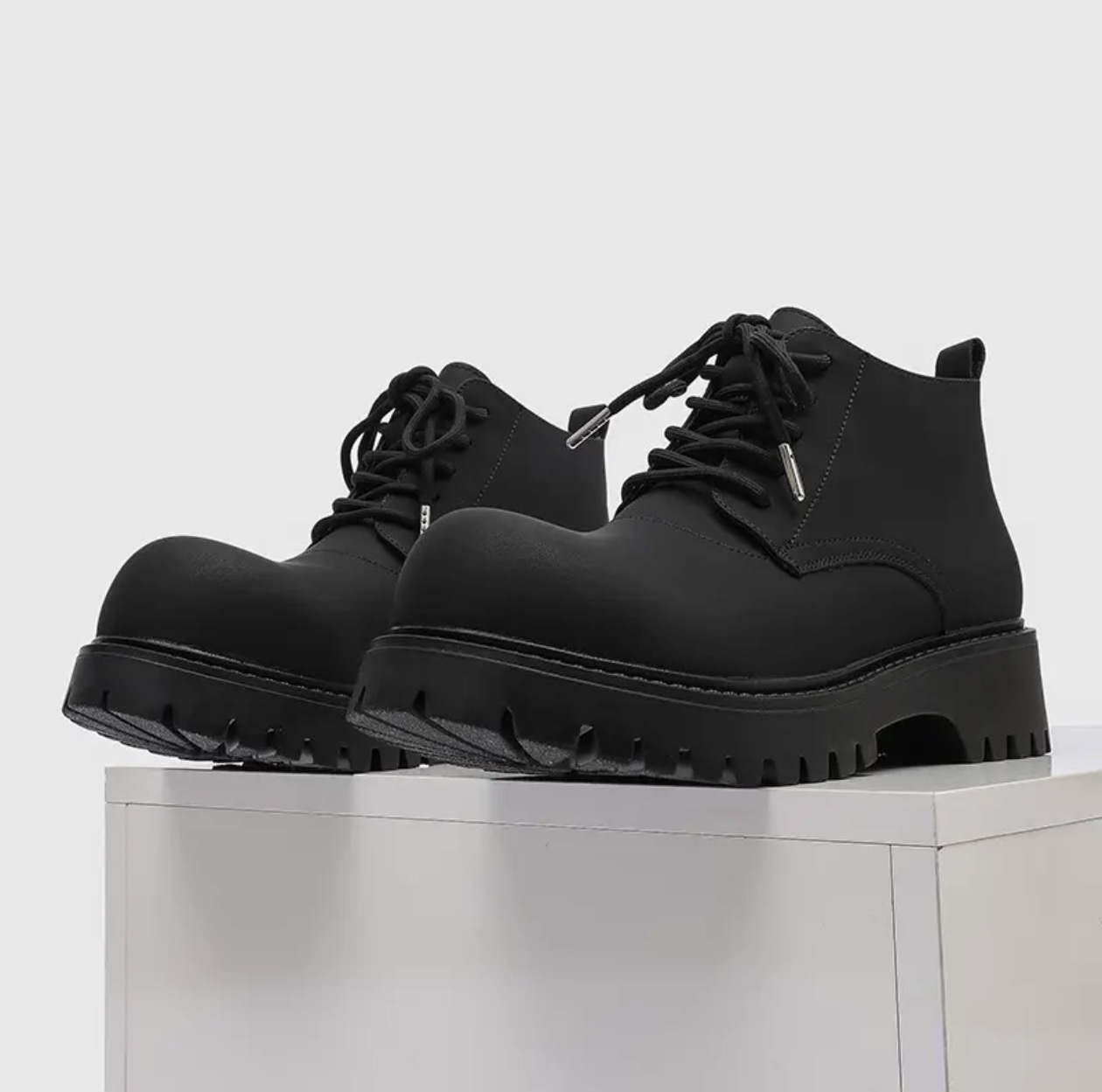 【2026最新】脱量産型！自分の本質を輝かせる春のメンズコーデ完全ガイド｜5つの独自ブランドで創る「理想の自分」